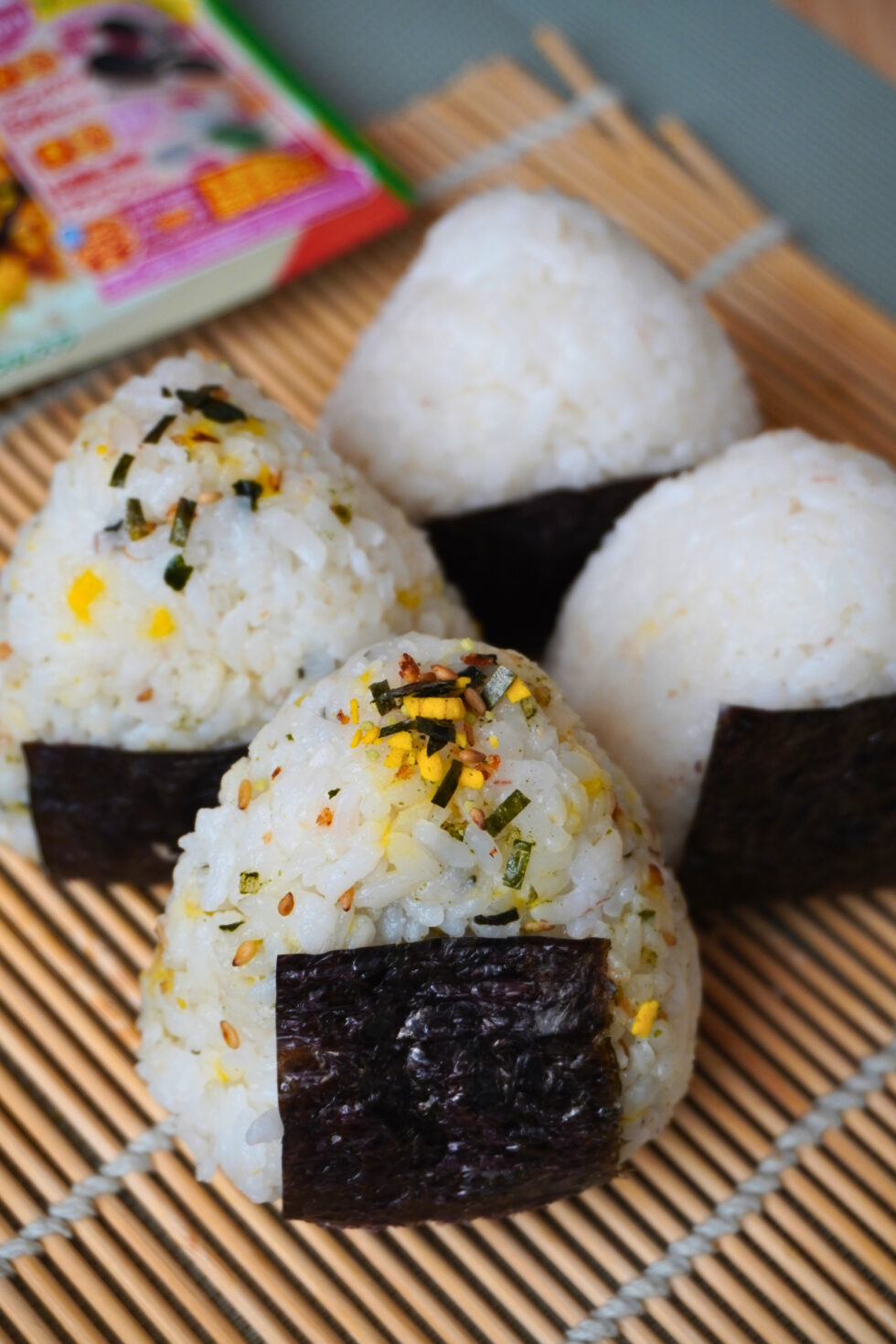 Onigiri Rezept mit Salz und Furikake - japanische Reisbällchen
