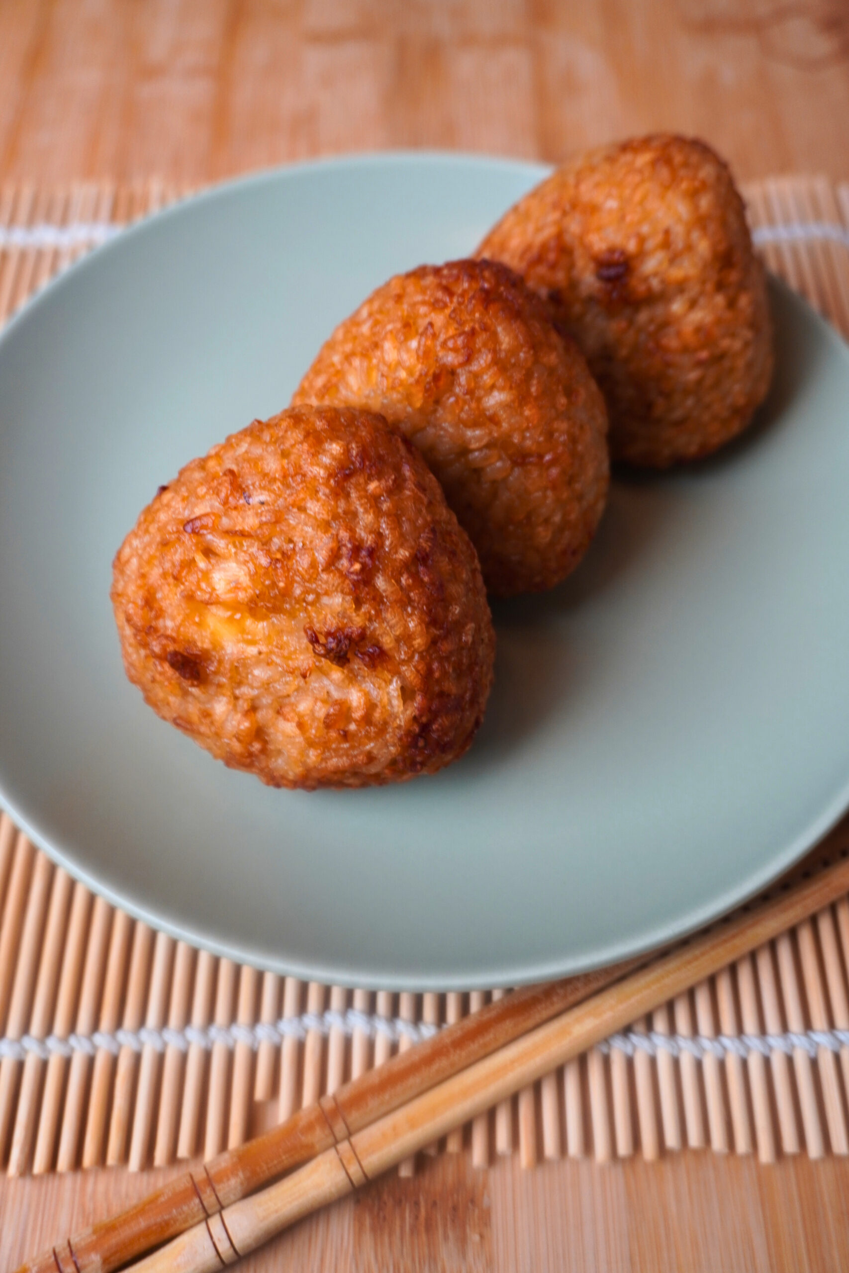 Yaki Onigiri mit Käse – Rezept für japanische gebratene Reisbällchen