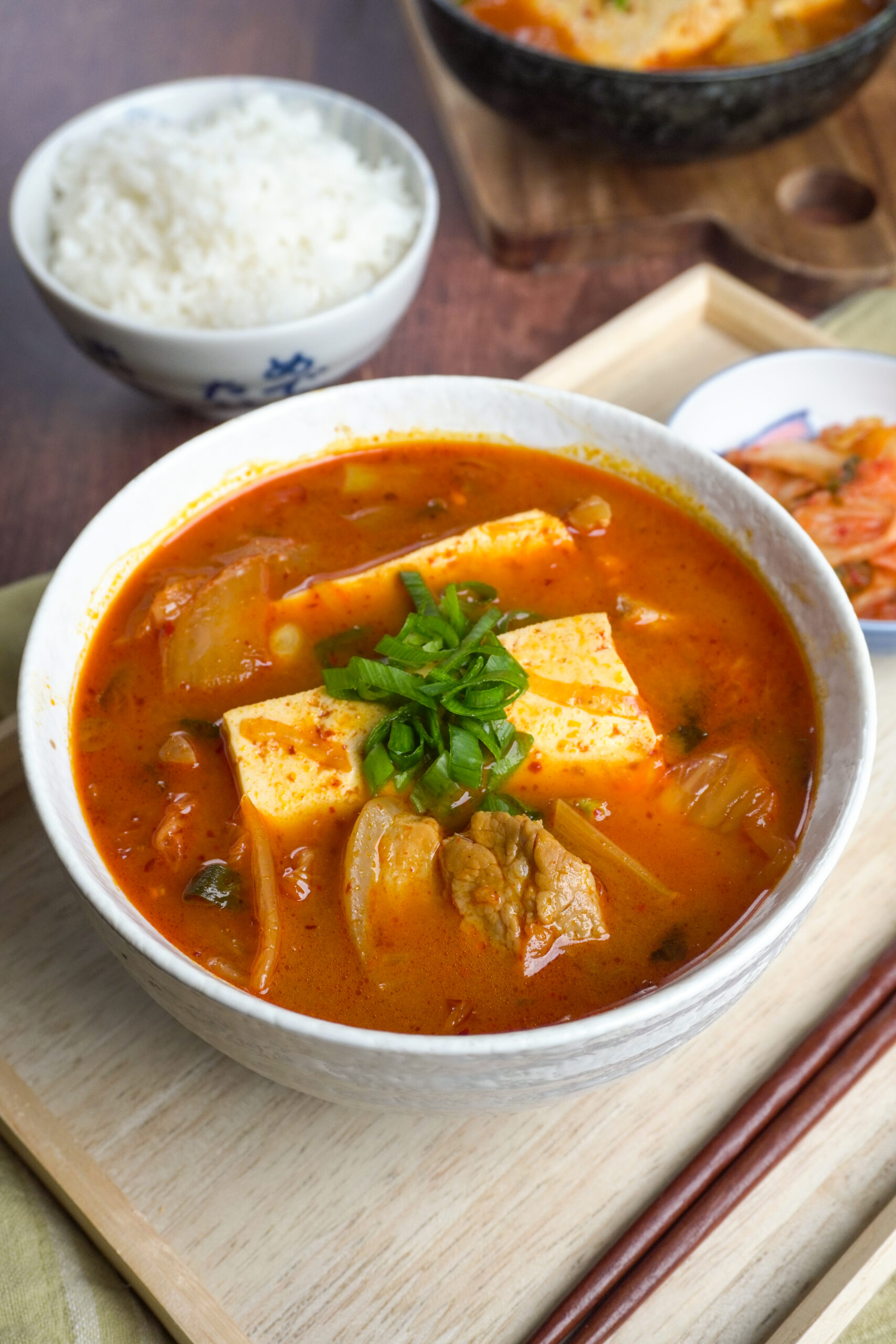 Einfache Kimchi Suppe in unter 30 Minuten: Kimchi Jjigae Rezept